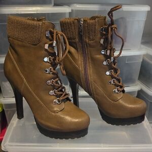 JENNIFER LOPEZ Women's High-Heel Lace-Up Ankle Boots in Brown